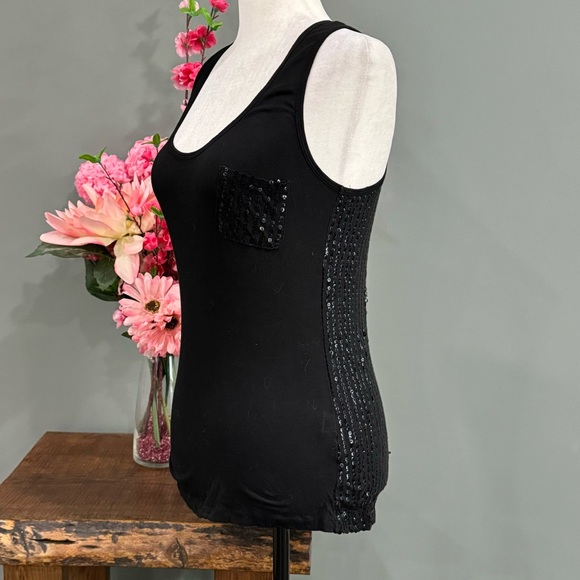 Urban Behaviour Sleeveless Top - Picture 3 of 10